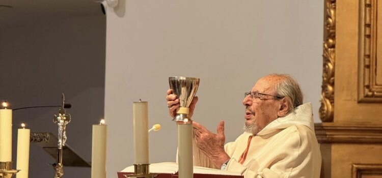 Seixanta anys de fe i servei: homenatge al Pare Vicente Vicent