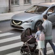 La Policia Local recorda la importància del contacte visual en els passos de vianants