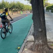 La Policia Local adverteix del perill d’usar auriculars en bicicleta