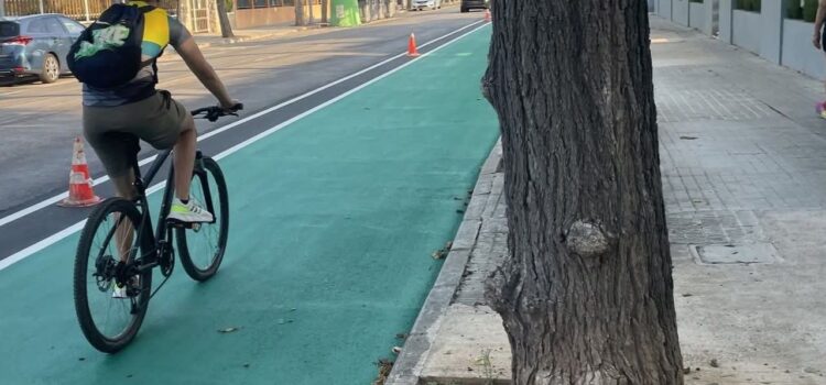 La Policia Local adverteix del perill d’usar auriculars en bicicleta