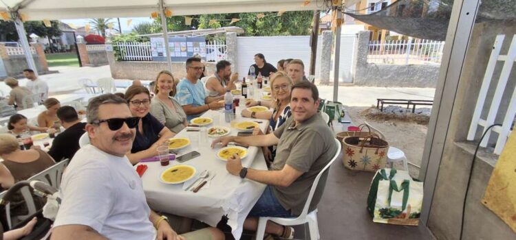 Vila-real reparteix prop de 350 racions en el dia de les calderes de les festes de la Mare de Déu d’Agost