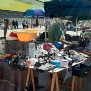 La Policia Local intervé en el mercat d’antiguitats per irregularitats administratives
