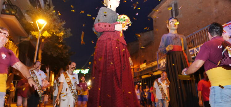 Gegants i música omplin de festa els carrers de la Vila