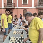 Vila-real acull l’activitat ‘Escacs al carrer’ a la plaça Major