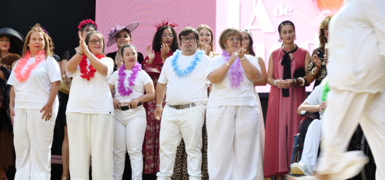 Vila-real exhibix talent i estil en una gala de moda multitudinària