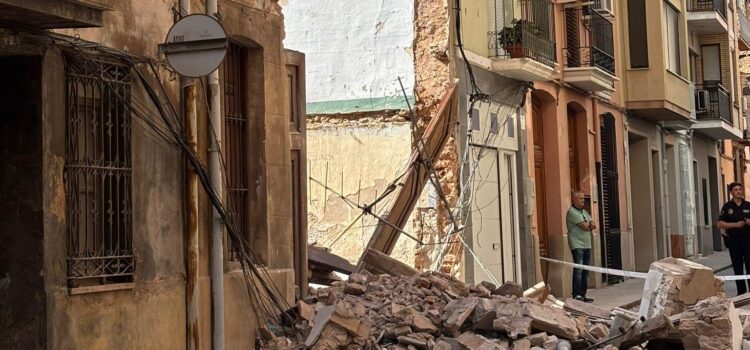 Susto a Vila-real: dues cases s’ensorren al carrer Santa Clara