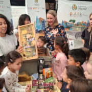 Vila-real impulsa l’educació ambiental entre escolars amb el projecte ‘La bella i vella abella’