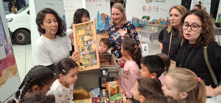 Vila-real impulsa l’educació ambiental entre escolars amb el projecte ‘La bella i vella abella’