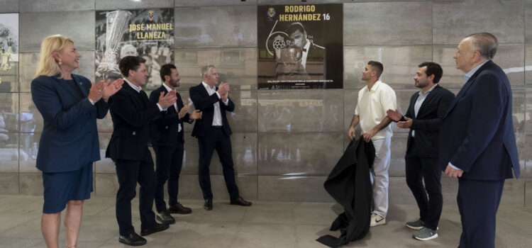 El Villarreal CF immortalitza Rodrigo Hernández al Passeig Groc