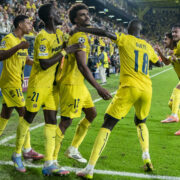 El Villarreal no es rendix en una brillant nit de Champions davant la Juventus en La Ceràcmica (2-2)