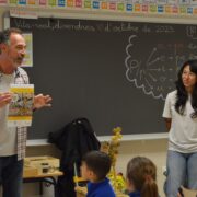 Vila-real incentiva la sostenibilitat entre els més menuts amb el repartiment de 800 portaentrepans reutilitzables