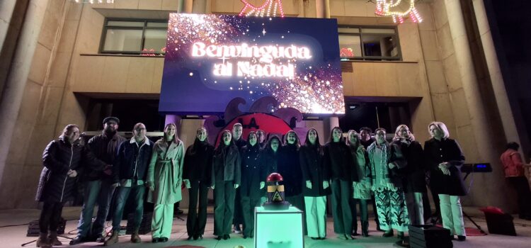 Vila-real encén el Nadal amb un espectacle de llums i focs a la plaça Major