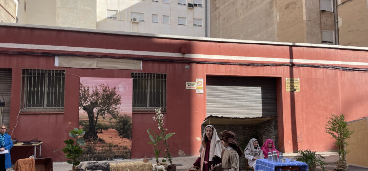 El Betlem Vivent de Santa Isabel ompli el matí de Nadal a la ciutat