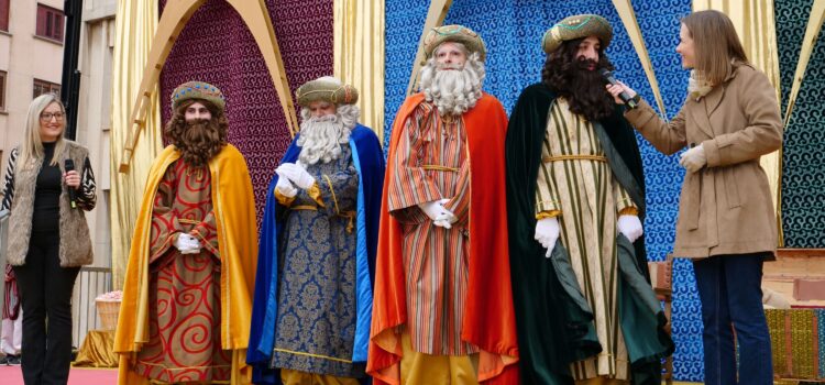 Els Missatgers Reials porten la màgia del Nadal a Vila-real malgrat la pluja